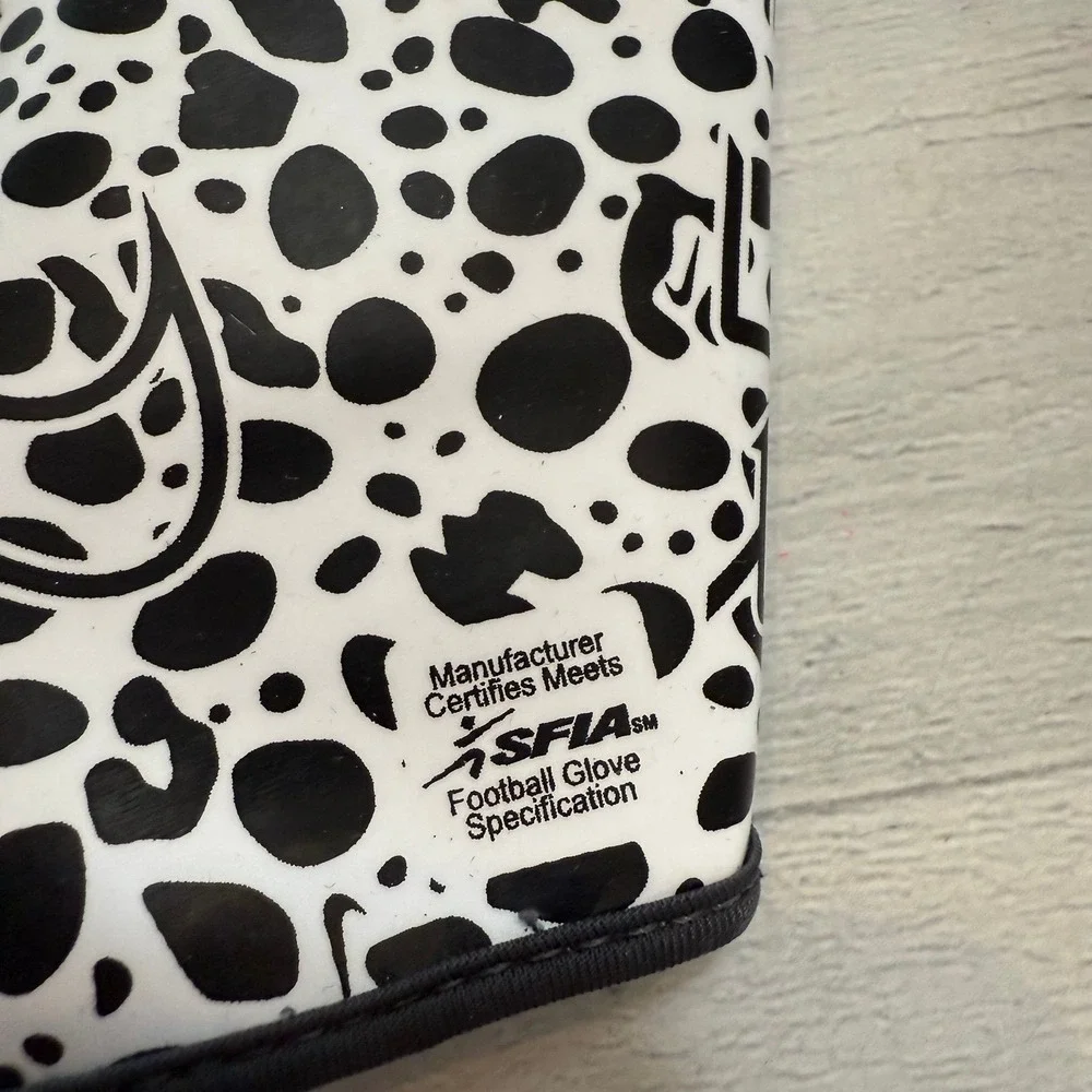 Nike Youth Vapor Jet 7.0 Football Gloves black and white‎ Youth Medium